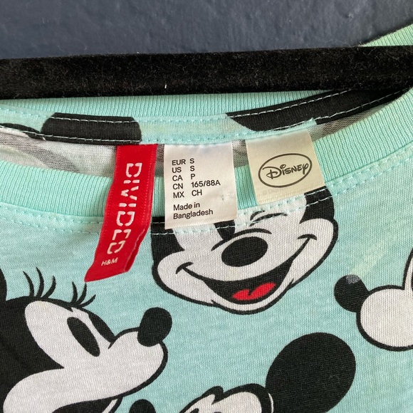 •Mickey & Minnie Printed Tee• - Picture 3 of 3